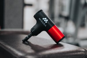 Pakkige MB3 ja MB4 massaažipüstol oma neeru ja saate lihasvalu leevendust alati, kui seda vajate